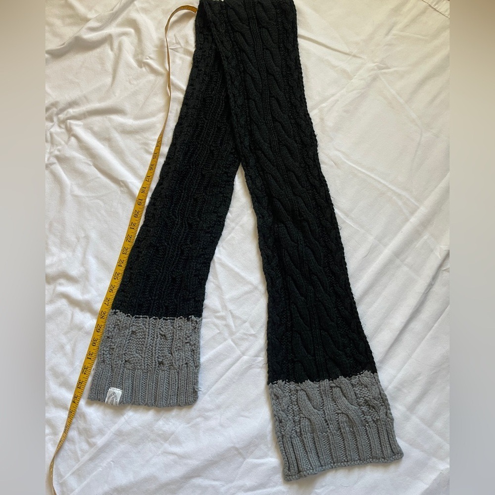 Mountain "Original Adventure Supplies" Cable-Knit Scarf Black and Grey - Picture 3 of 3